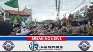 Polrestabes Surabaya Libatkan Tim Negosiator Polwan, Beri Layanan Pengamanan Aksi Ribuan Santri di DPRD Jatim